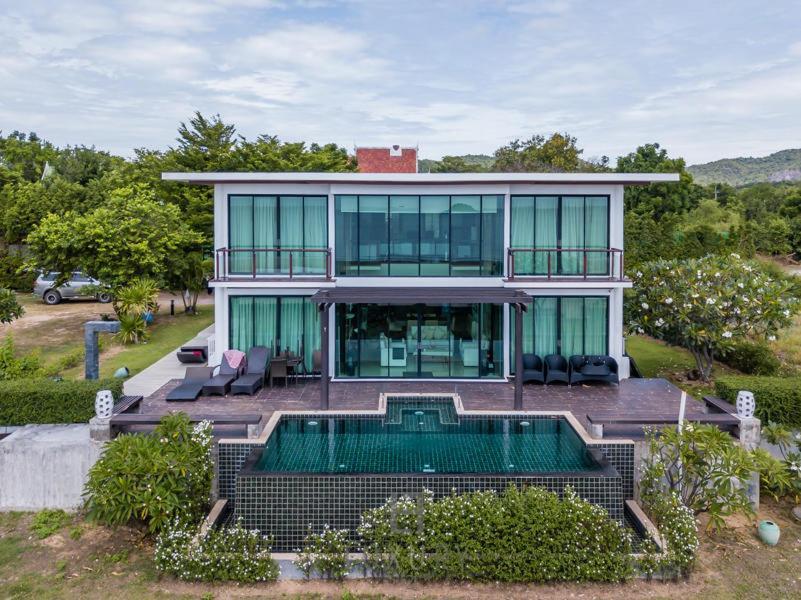 Beachfront Modern 4 Bedroom Pool Villa - Rv Хуа Хин Экстерьер фото