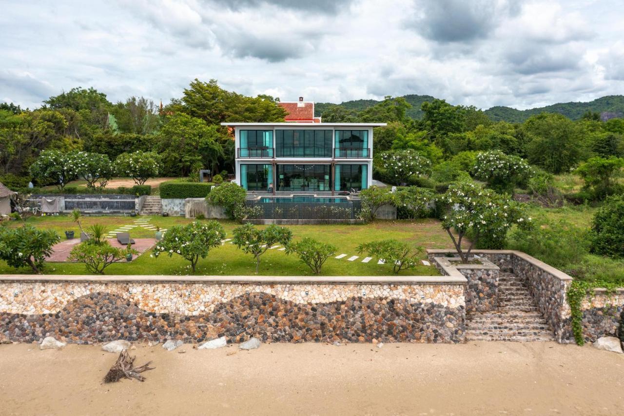 Beachfront Modern 4 Bedroom Pool Villa - Rv Хуа Хин Экстерьер фото