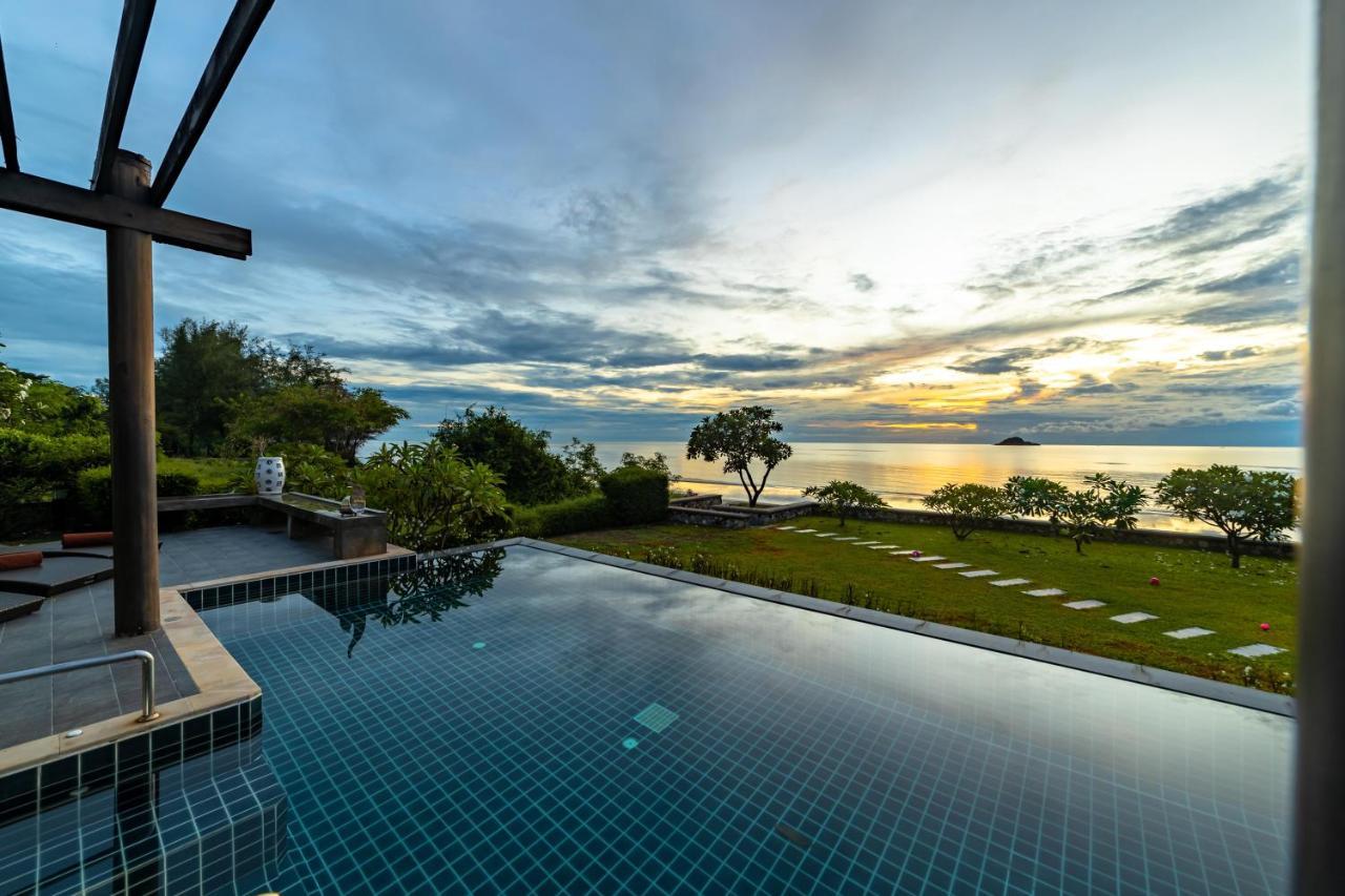 Beachfront Modern 4 Bedroom Pool Villa - Rv Хуа Хин Экстерьер фото
