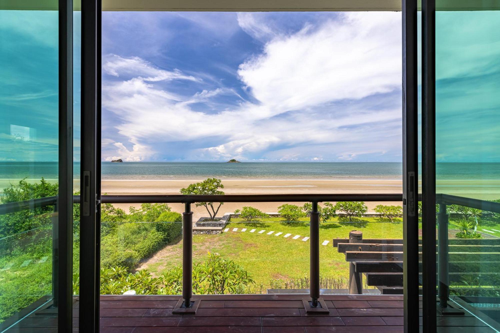Beachfront Modern 4 Bedroom Pool Villa - Rv Хуа Хин Экстерьер фото