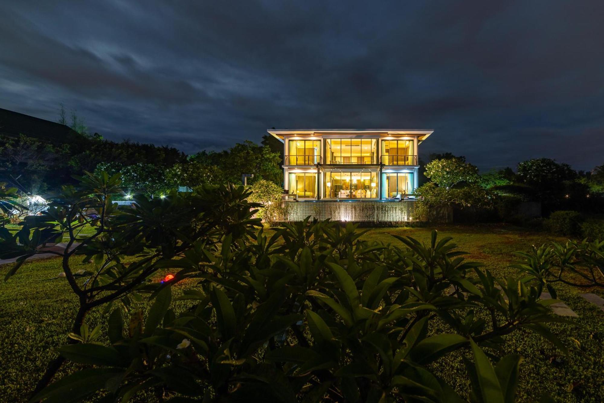 Beachfront Modern 4 Bedroom Pool Villa - Rv Хуа Хин Экстерьер фото