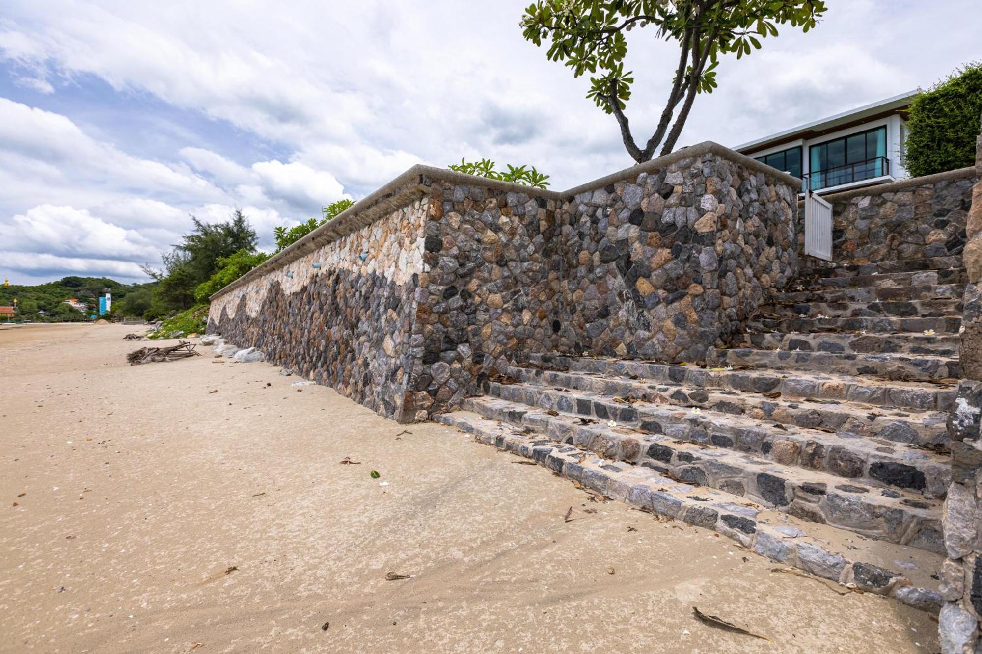 Beachfront Modern 4 Bedroom Pool Villa - Rv Хуа Хин Экстерьер фото