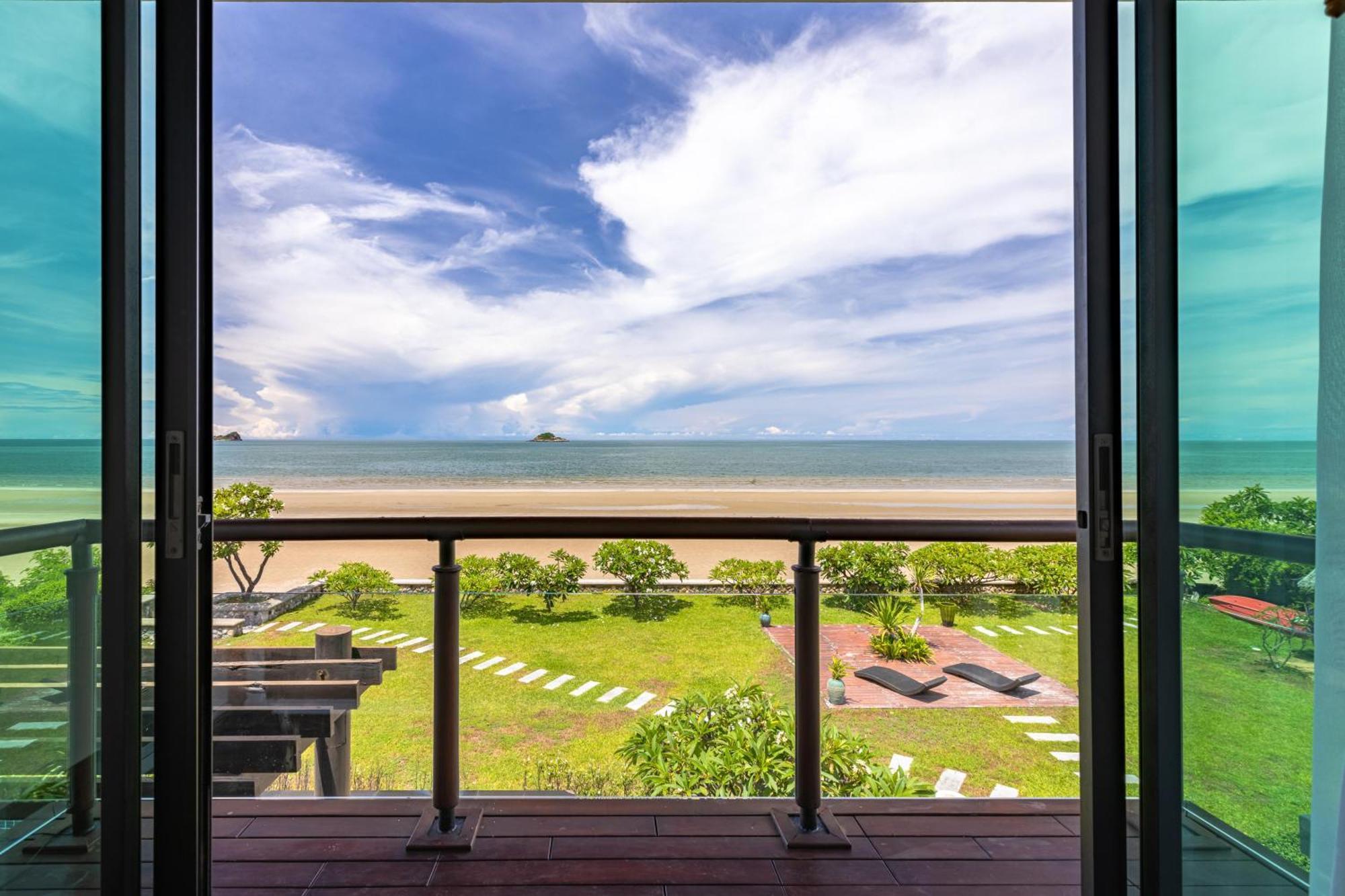 Beachfront Modern 4 Bedroom Pool Villa - Rv Хуа Хин Экстерьер фото